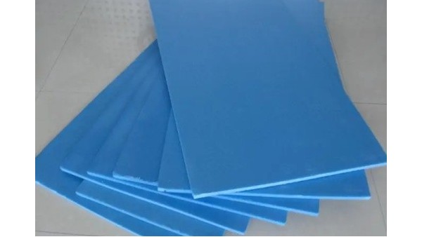 地暖鋪設選擇擠塑板還是白晶板？